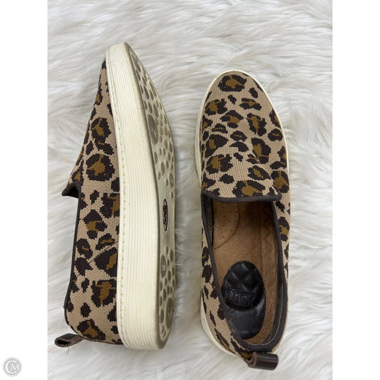 Shoes Flats By Sofft In Animal Print, Size: 8