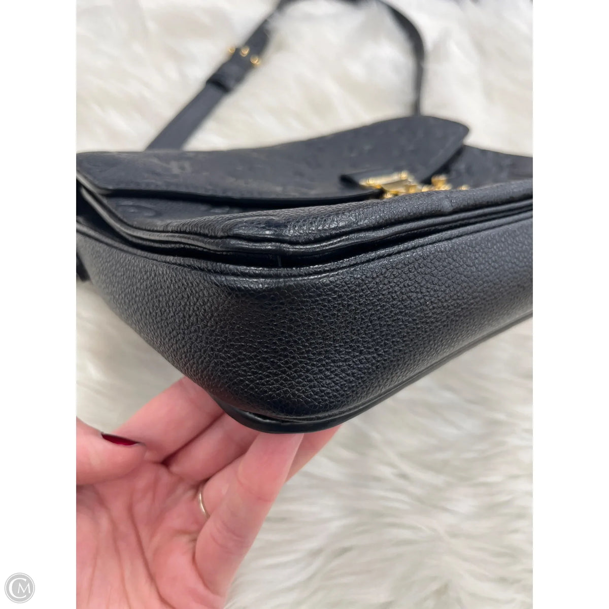 Handbag Luxury Designer By Louis Vuitton, Size: Medium