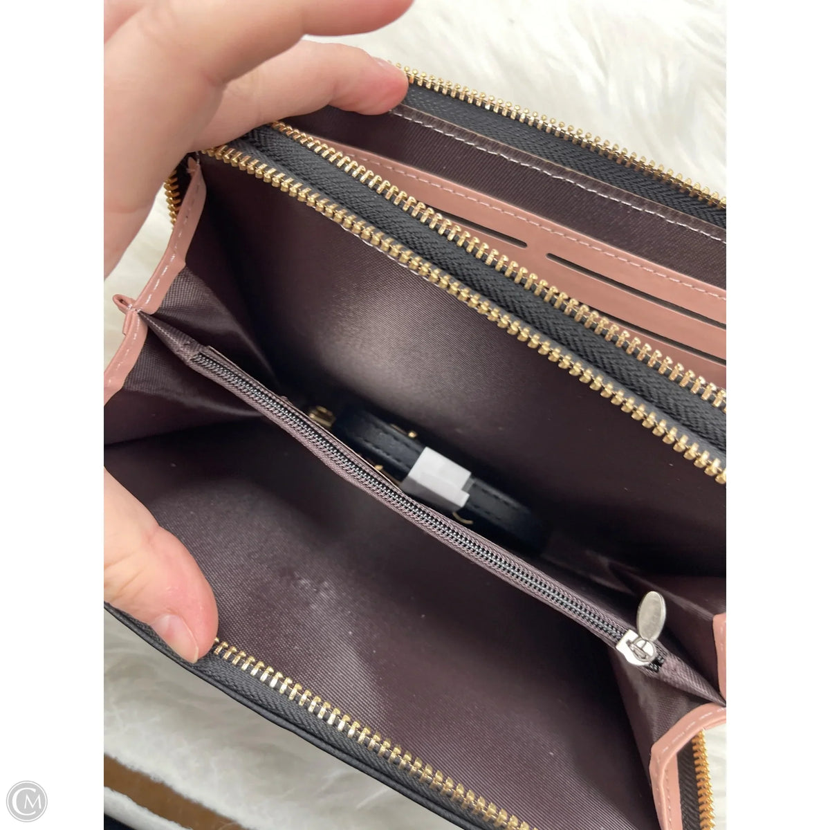 Handbag By Clothes Mentor, Size: Medium