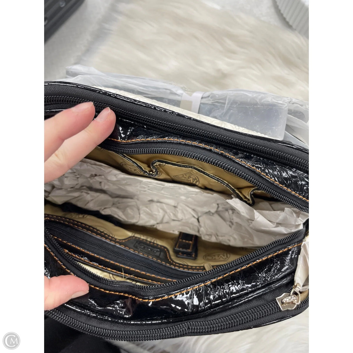 Handbag By Clothes Mentor, Size: Medium