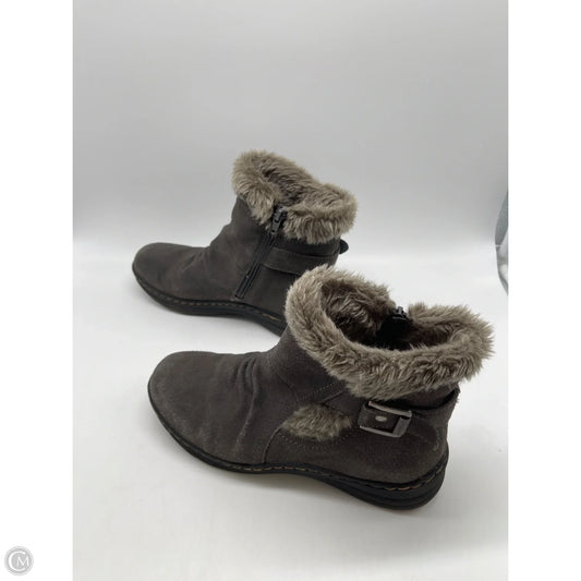 Boots Ankle Flats By Bare Traps In Grey, Size: 7.5