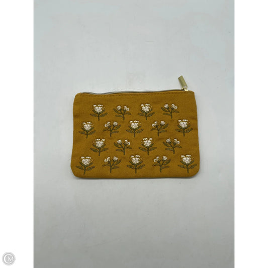 Makeup Bag By Clothes Mentor, Size: Medium