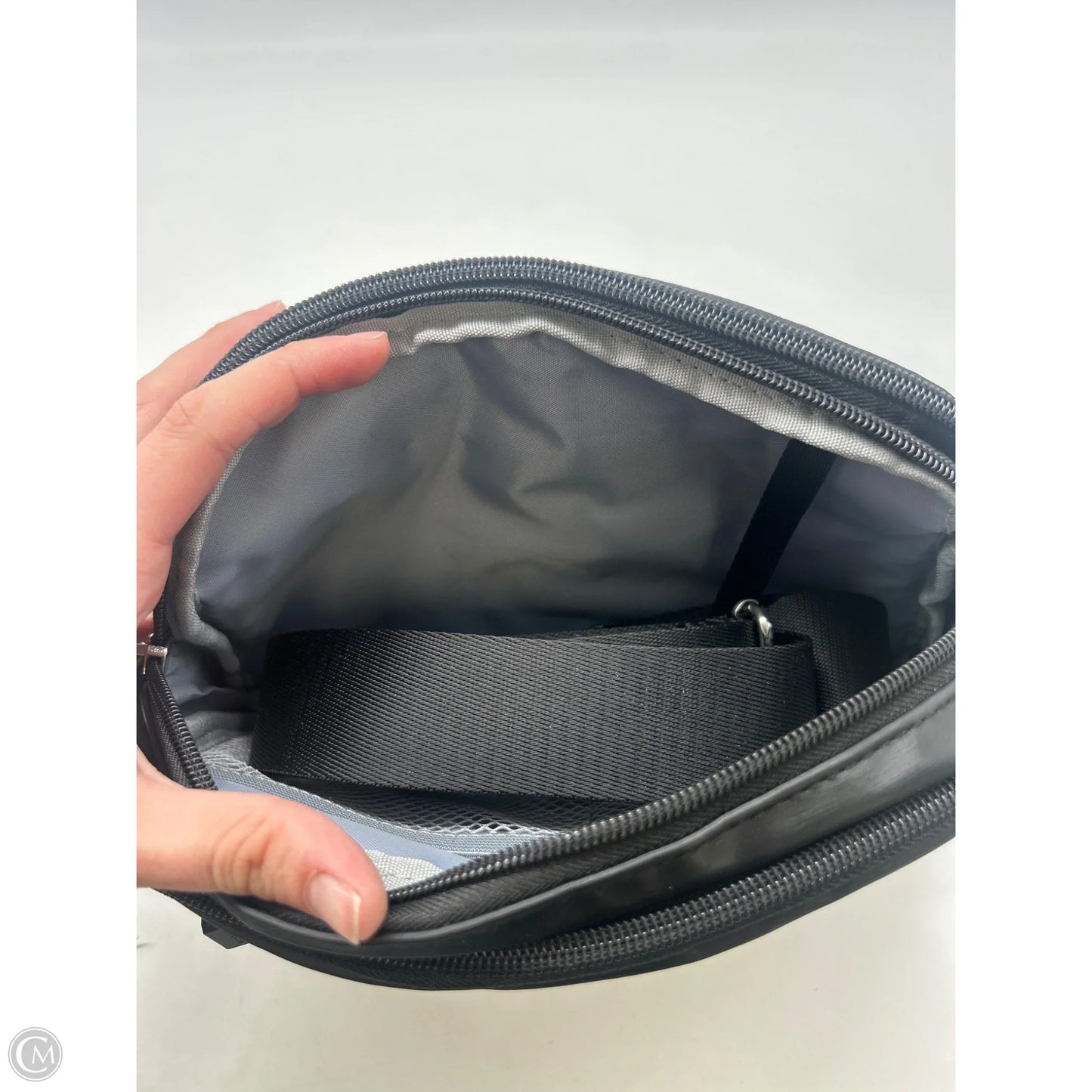 Handbag By Clothes Mentor, Size: Medium