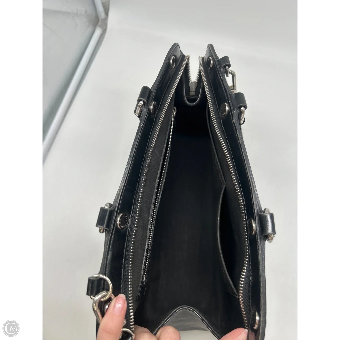 Handbag Luxury Designer By Louis Vuitton, Size: Medium