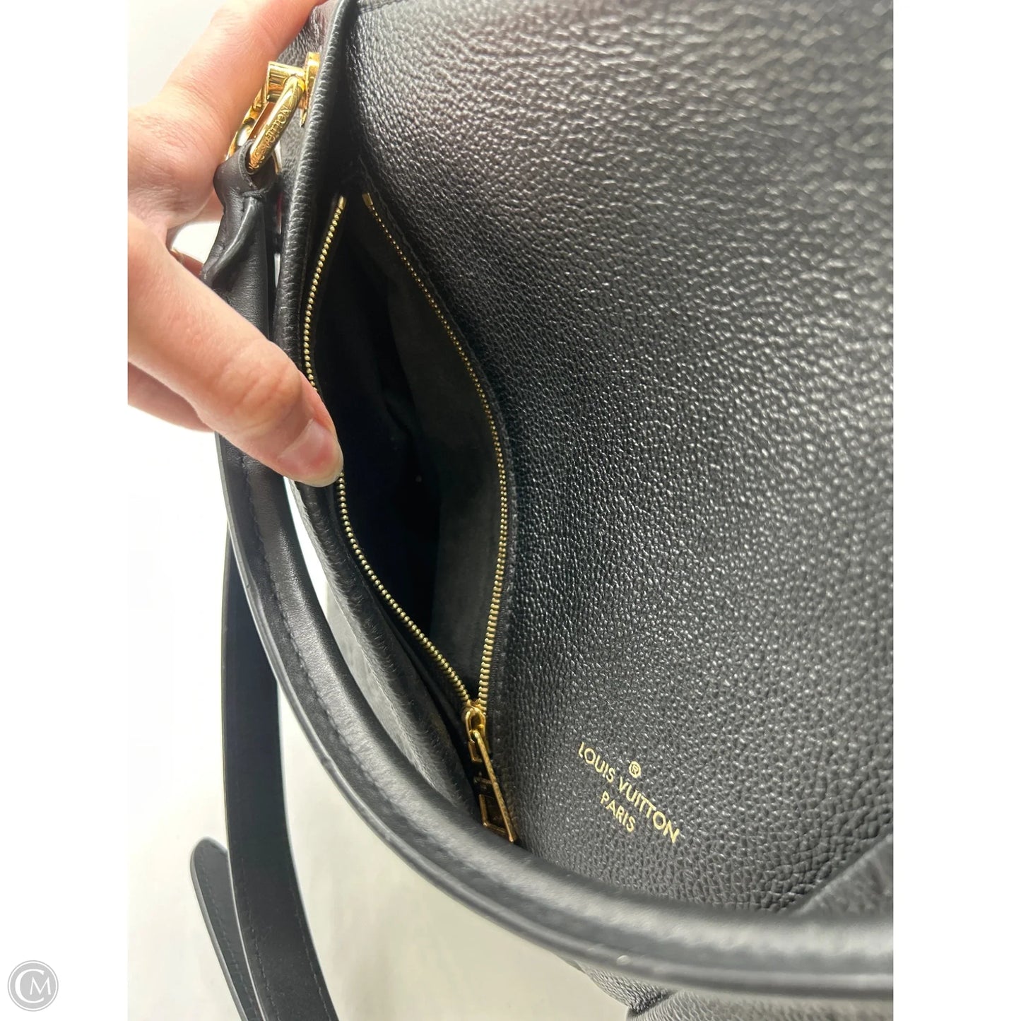Handbag Luxury Designer By Louis Vuitton, Size: Medium