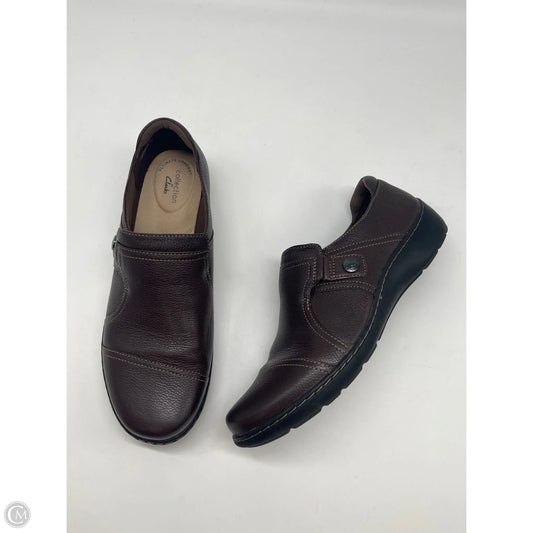 Shoes Flats By Clarks In Brown, Size: 10