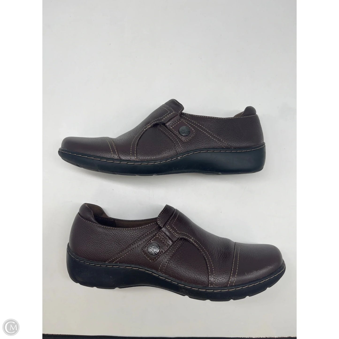 Shoes Flats By Clarks In Brown, Size: 10