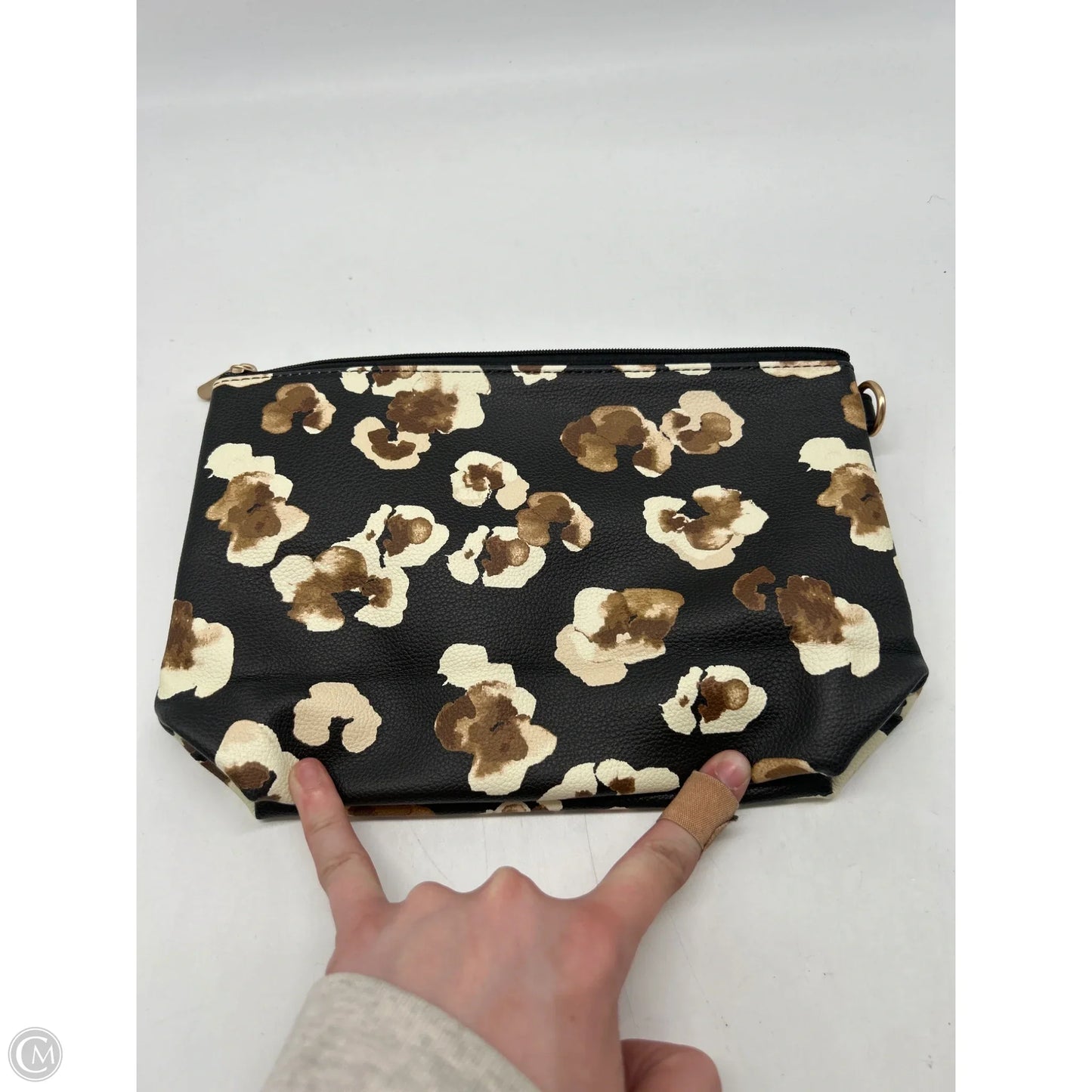 Clutch By Thirty One, Size: Medium