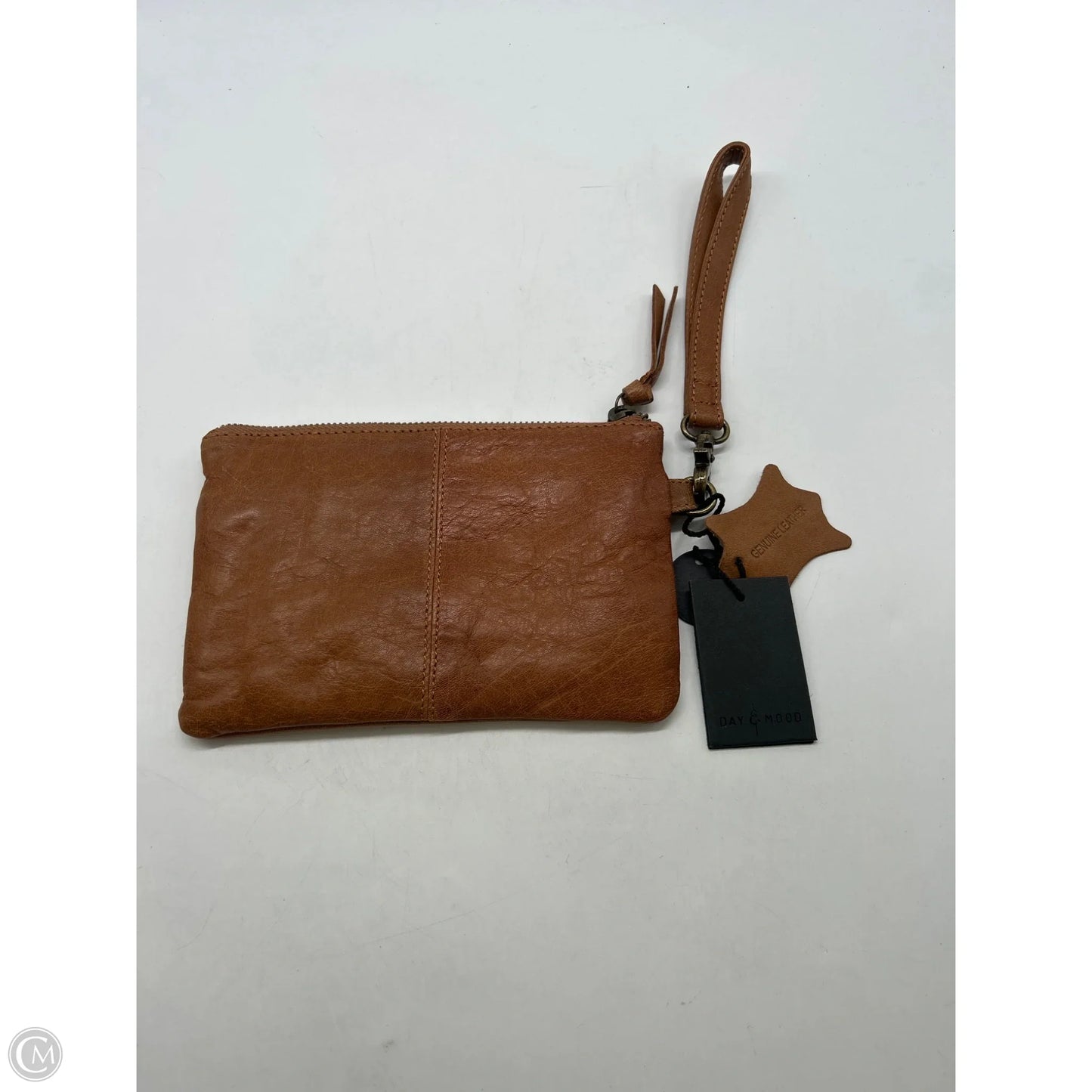 Wristlet Leather By Clothes Mentor, Size: Medium