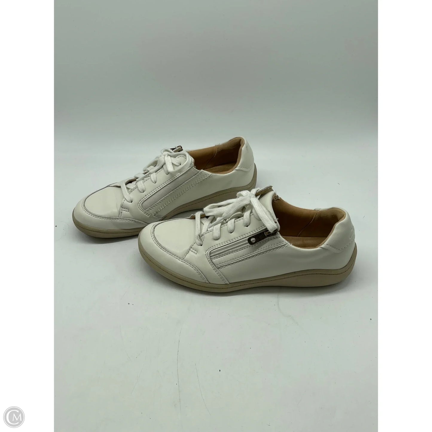 Shoes Athletic By Clarks In White, Size: 7