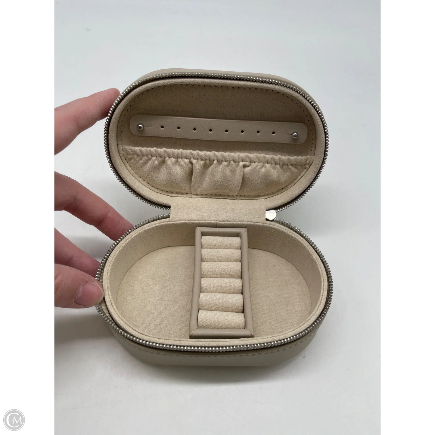Jewelry Case By Clothes Mentor, Size: Small