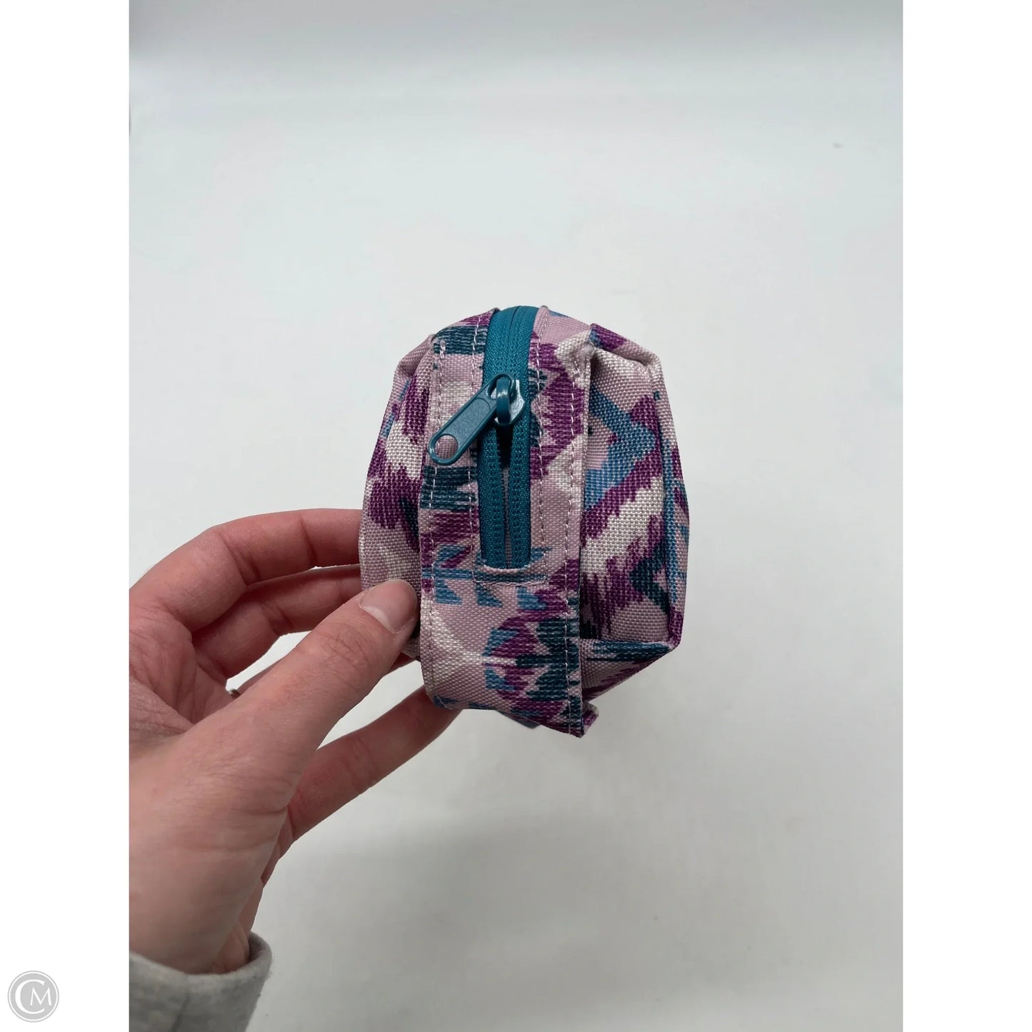 Makeup Bag By Kavu, Size: Small