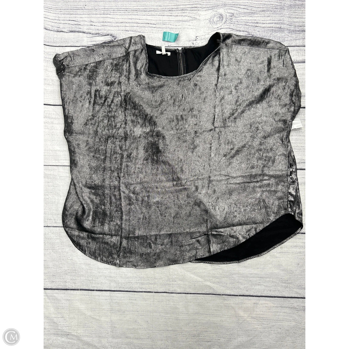 Top Short Sleeve By Maurices In Silver, Size: 3x