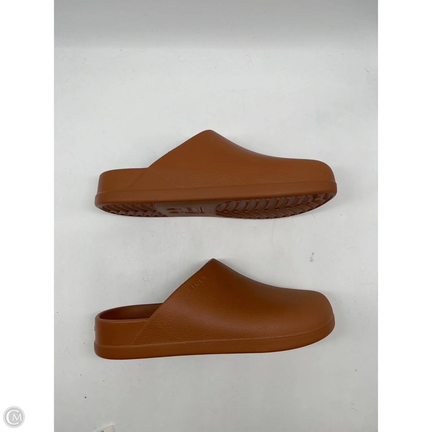 Shoes Flats By Crocs In Brown, Size: 11