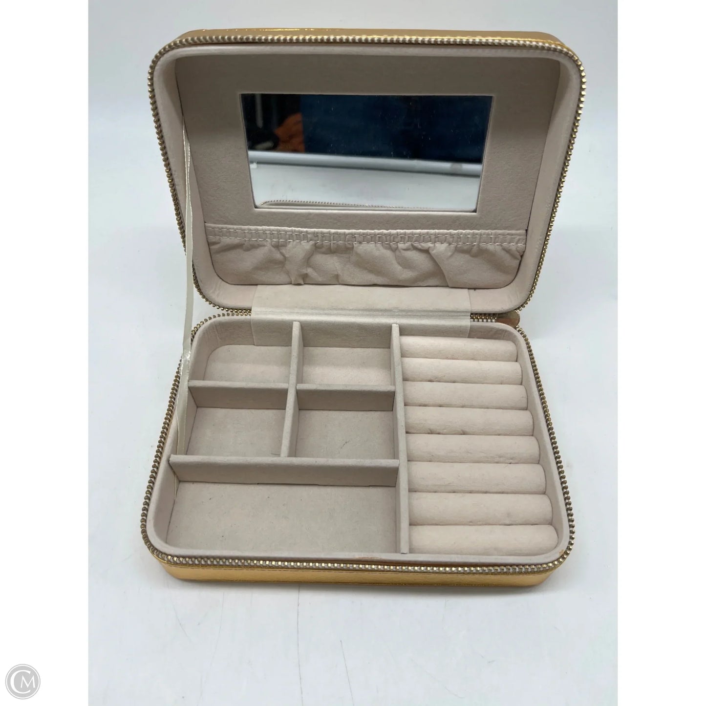 Jewelry Case By Clothes Mentor, Size: Medium