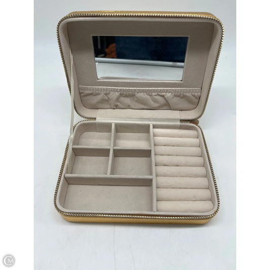 Jewelry Case By Clothes Mentor, Size: Medium