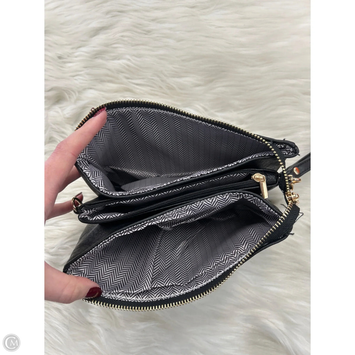 Wristlet Leather By Clothes Mentor, Size: Medium
