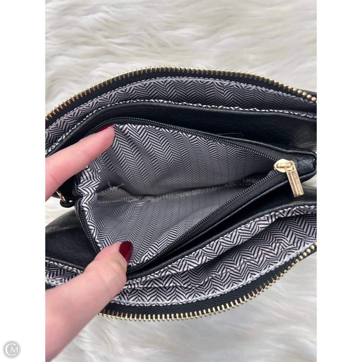 Wristlet Leather By Clothes Mentor, Size: Medium