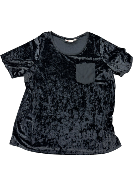 Top Short Sleeve By Evri In Black, Size: 1x