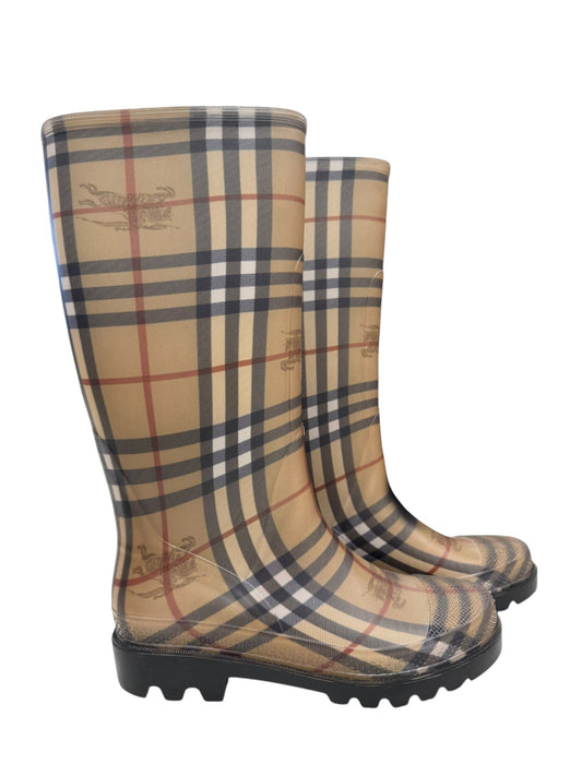 Boots Luxury Designer By Burberry In Plaid Pattern, Size: 8