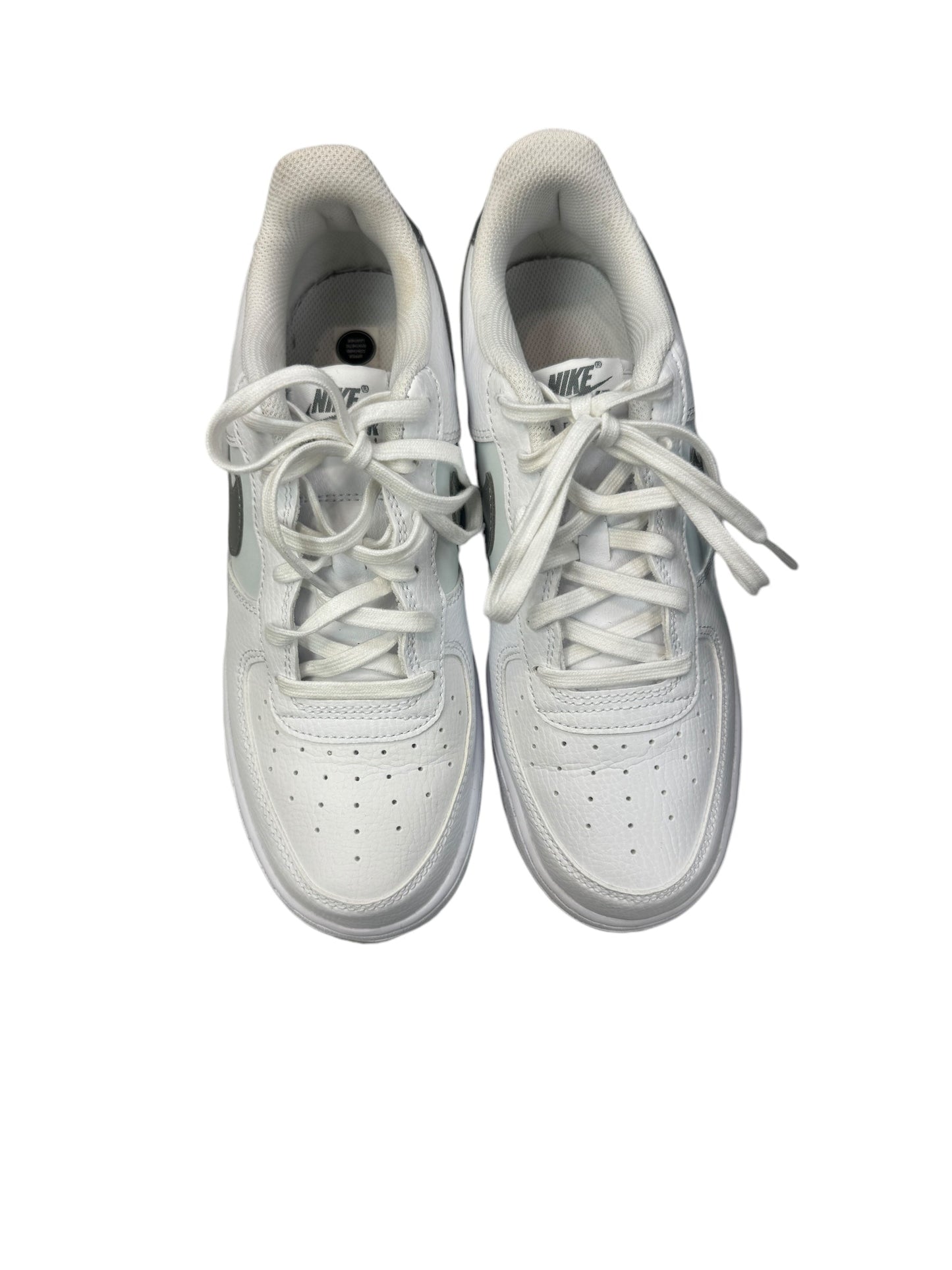 Shoes Sneakers By Nike In White, Size: 6.5