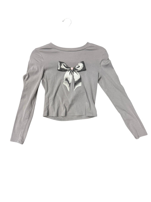 Top Long Sleeve By Madden Girl In Grey, Size: M