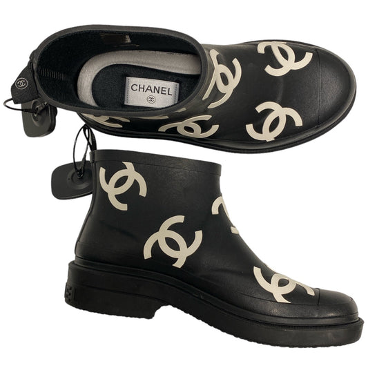 Boots Luxury Designer By Chanel  Size: 8