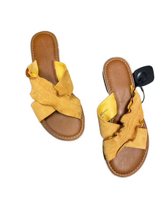 Yellow Sandals Flats Universal Thread, Size 8