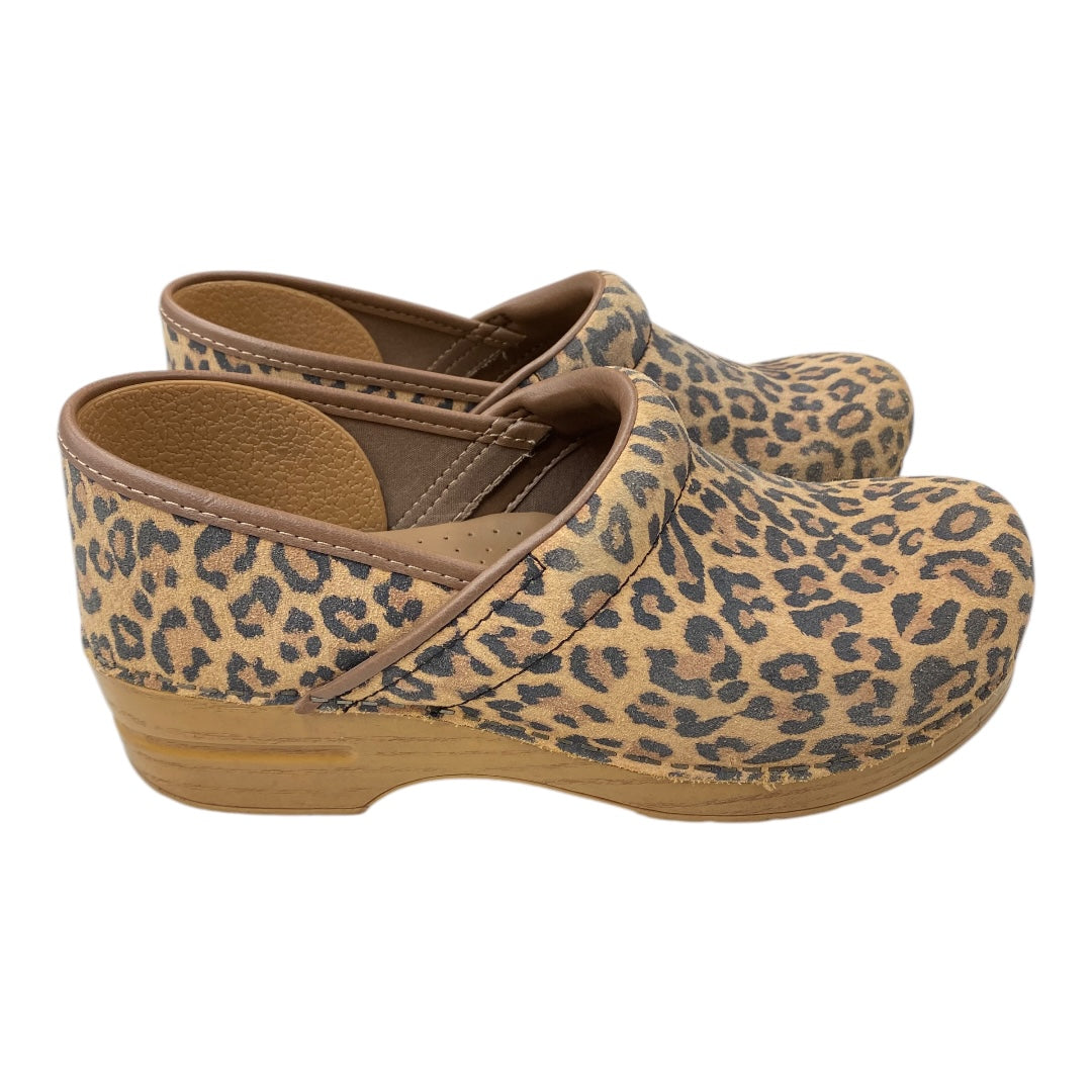 Shoes Heels Block By Dansko In Animal Print, Size: 9.5