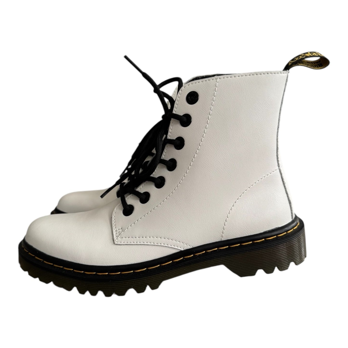 Boots Ankle Flats By Dr Martens In White, Size: 8