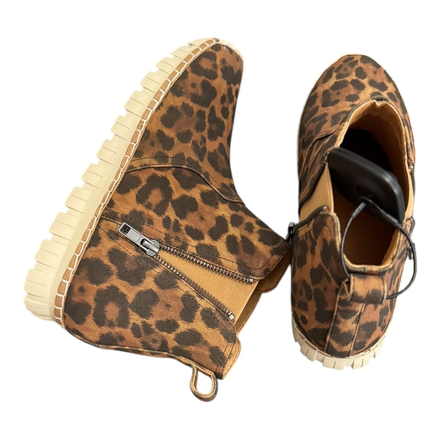 Boots Ankle Flats By Yellow Box In Animal Print, Size: 8