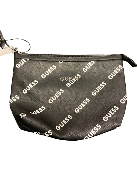 Makeup Bag By Guess, Size: Medium