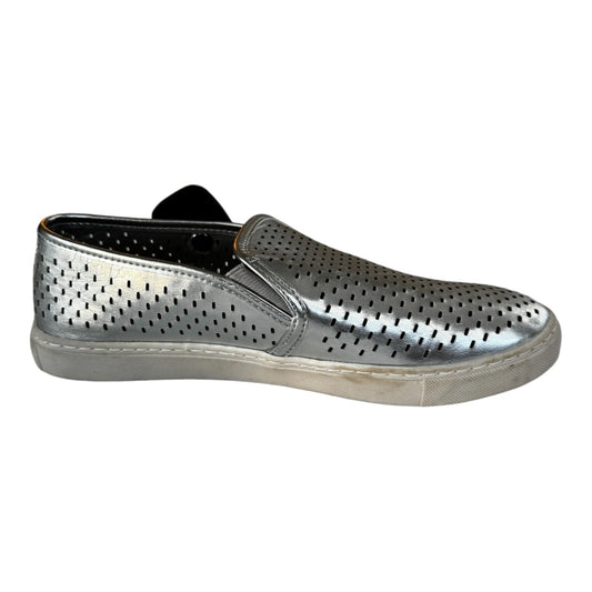 Shoes Flats By Brash In Silver, Size: 10