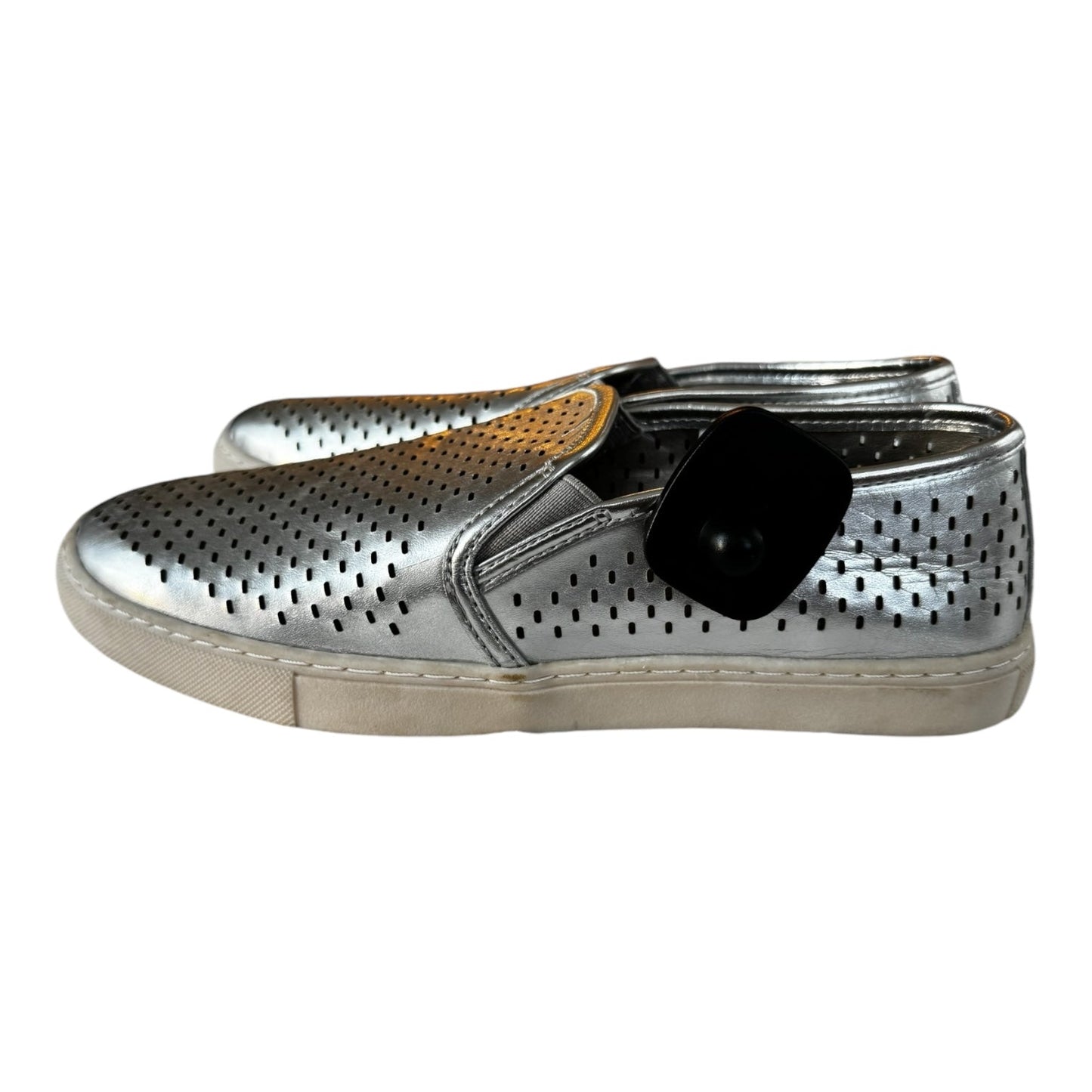Shoes Flats By Brash In Silver, Size: 10