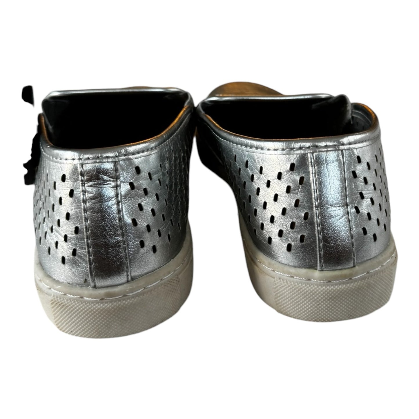 Shoes Flats By Brash In Silver, Size: 10