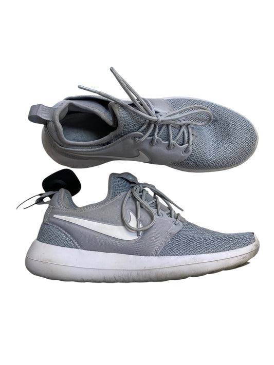 Shoes Sneakers By Nike In Grey, Size: 8.5