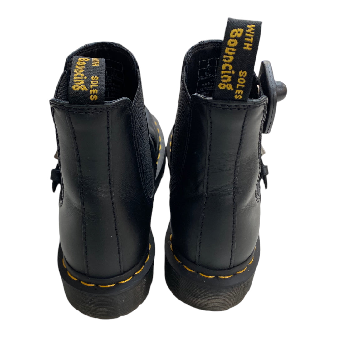 Boots Ankle Flats By Dr Martens In Black, Size: 6