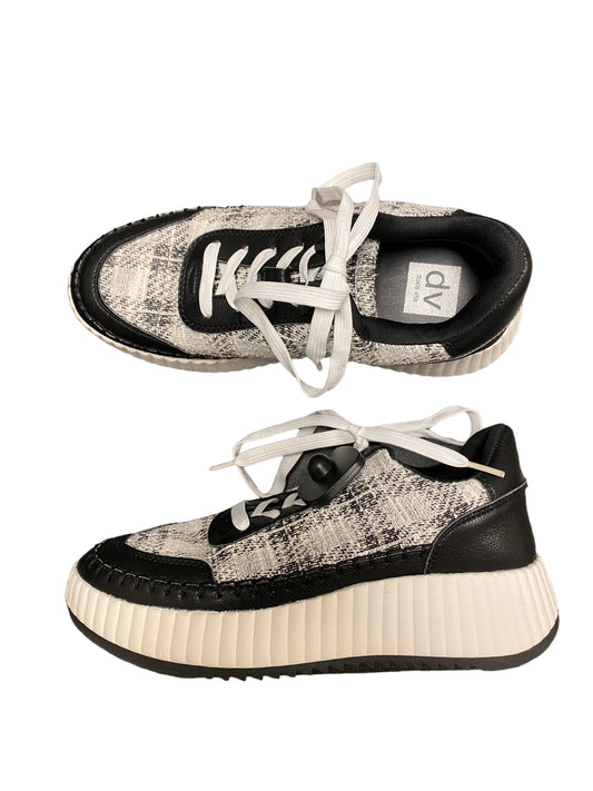 Shoes Sneakers By Dolce Vita In Black & White, Size: 8.5