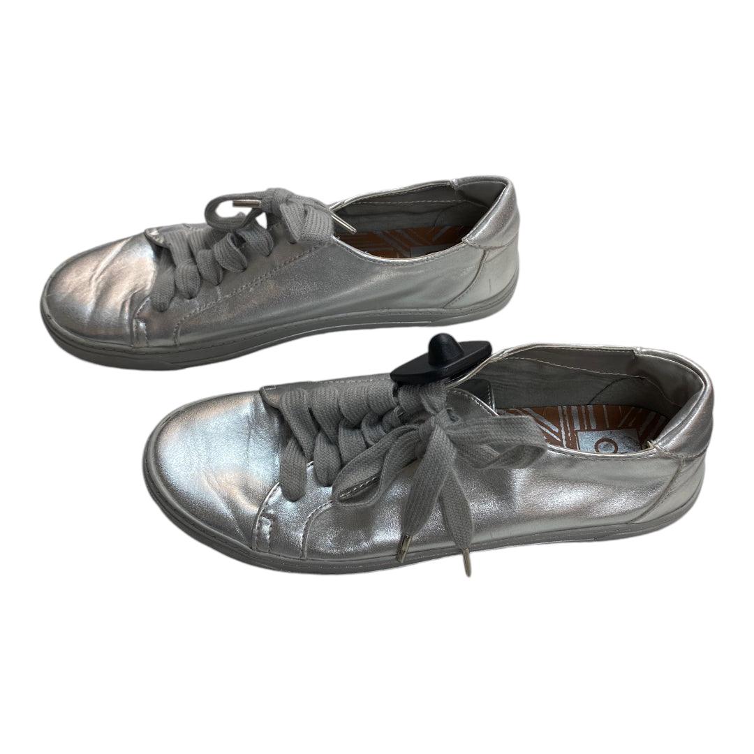 Shoes Sneakers By Dolce Vita In Silver, Size: 9