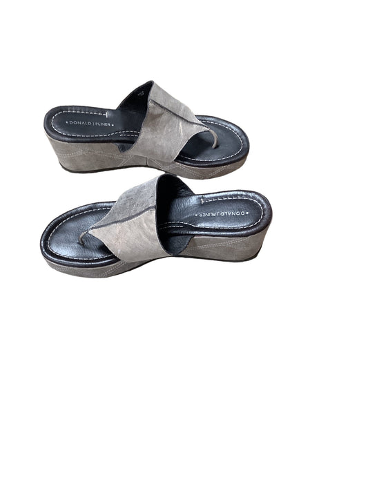 Sandals Designer By Donald Pliner  Size: 10