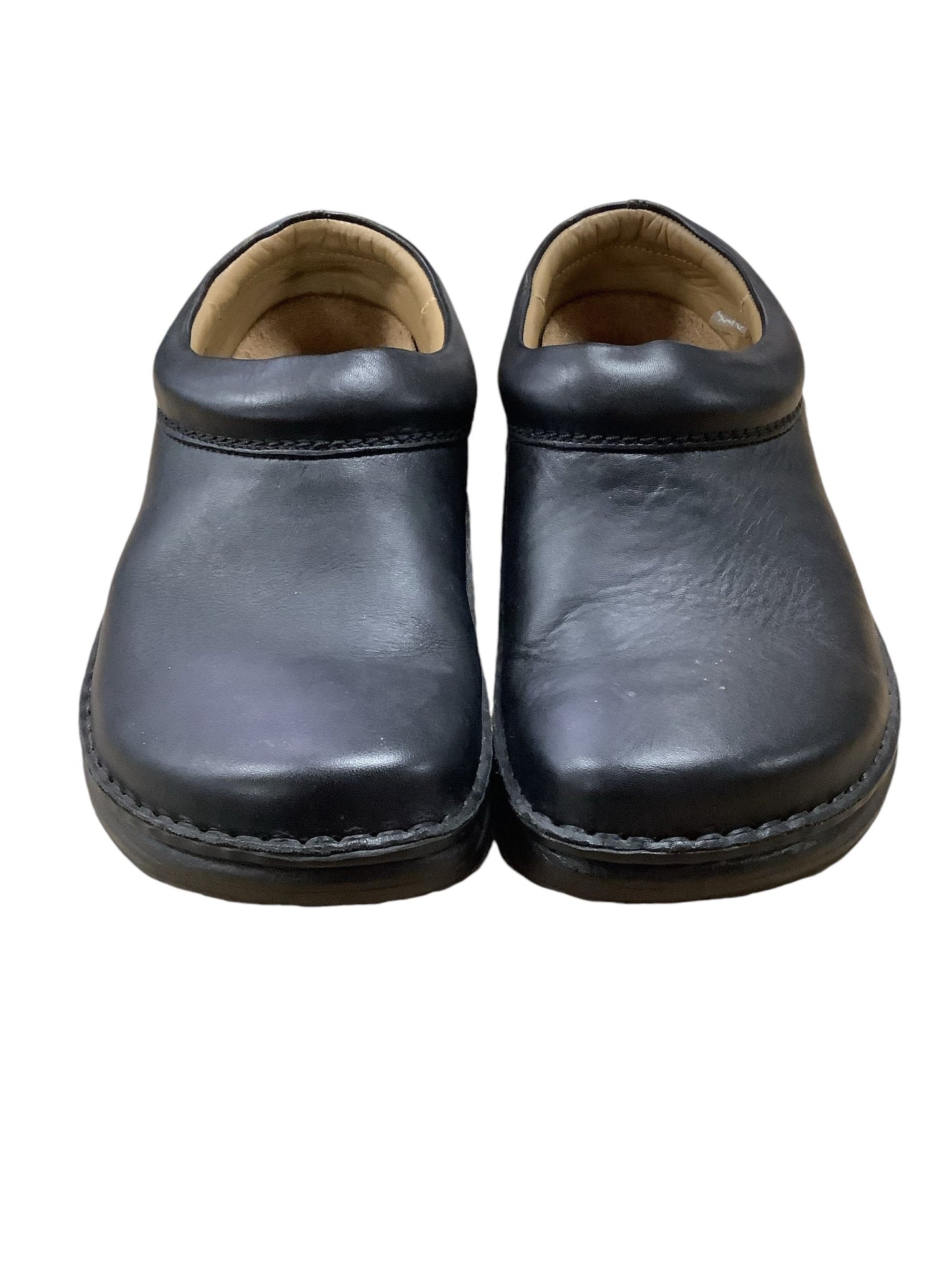 Shoes Flats By Birkenstock In Black, Size: 7