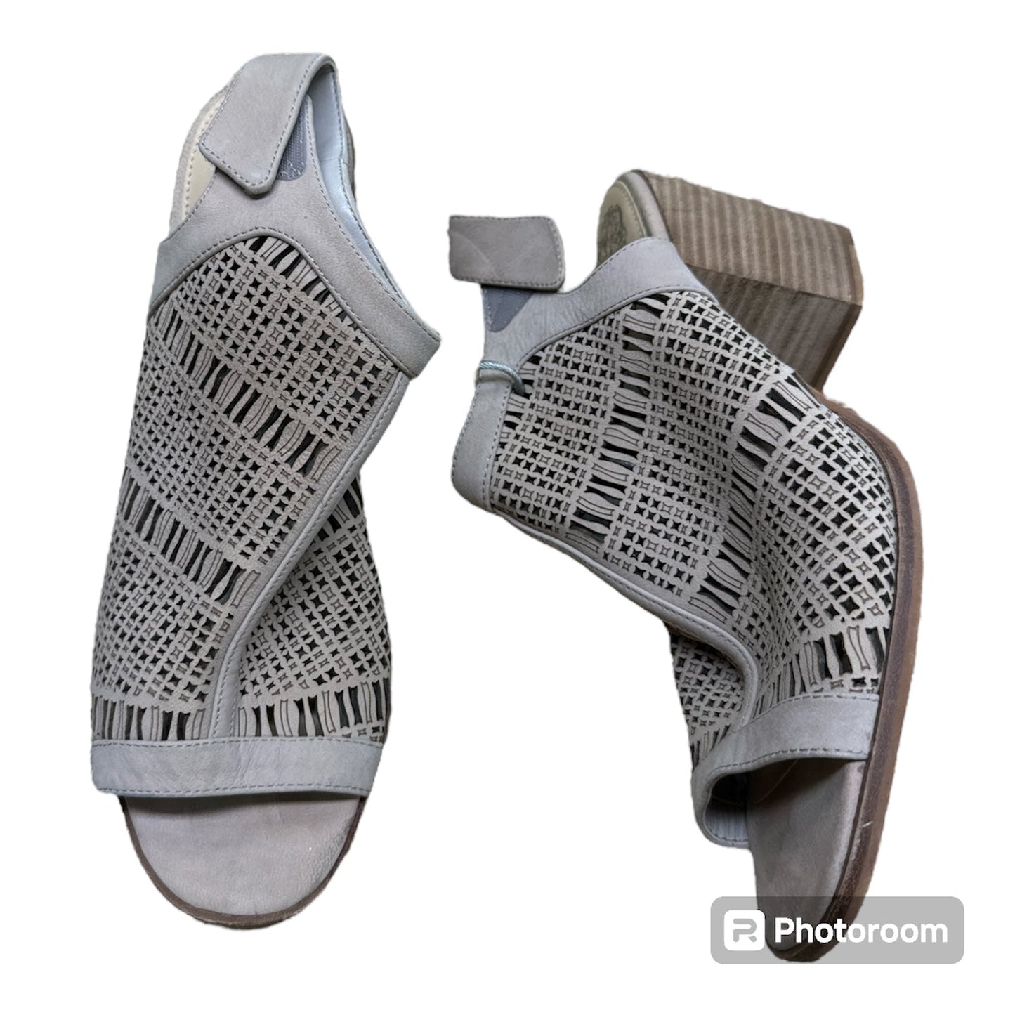 Beige Sandals Heels Block Vince Camuto, Size 8.5