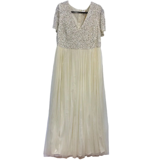 Dress Party Long By Clothes Mentor In Cream, Size: 16