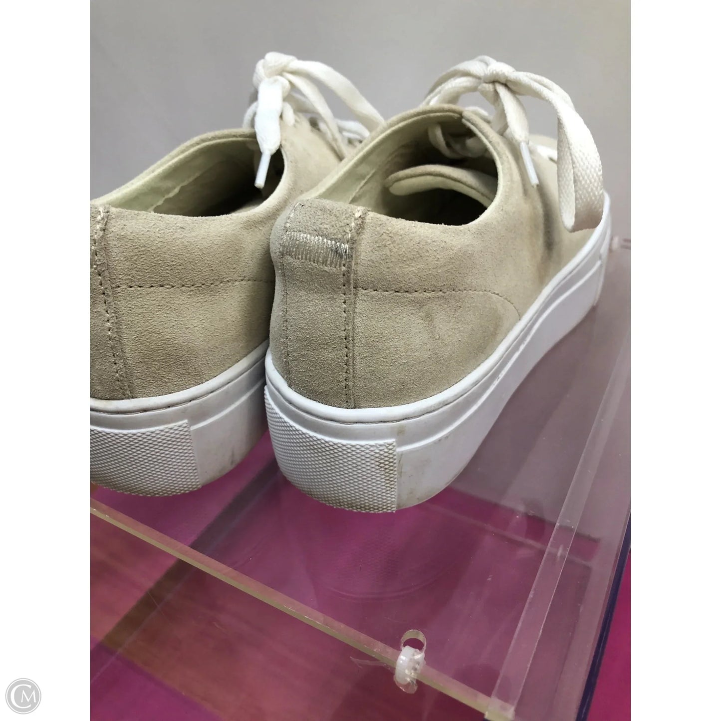 Shoes Sneakers By Clothes Mentor In Beige, Size: 7