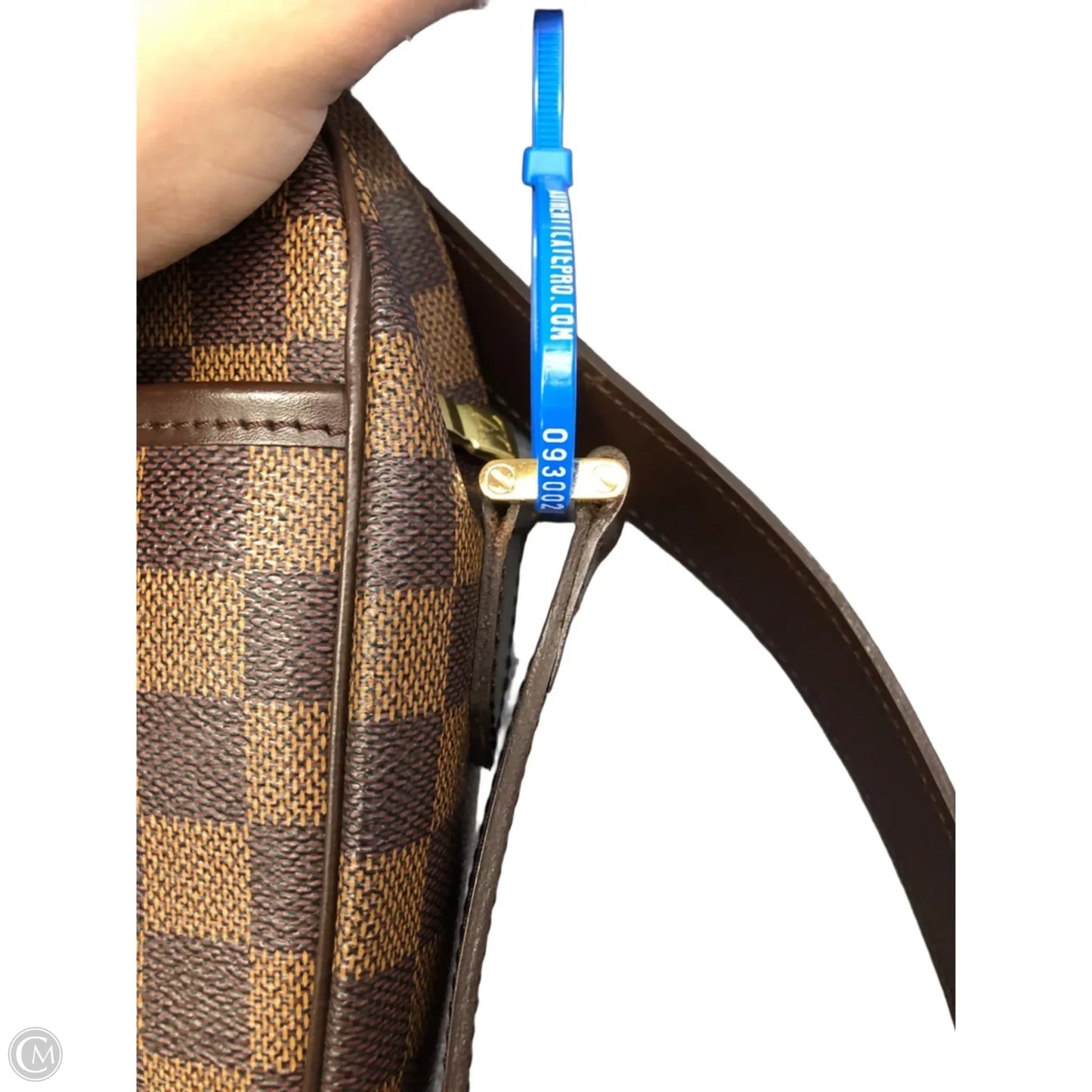 Crossbody Luxury Designer By Louis Vuitton, Size: Medium