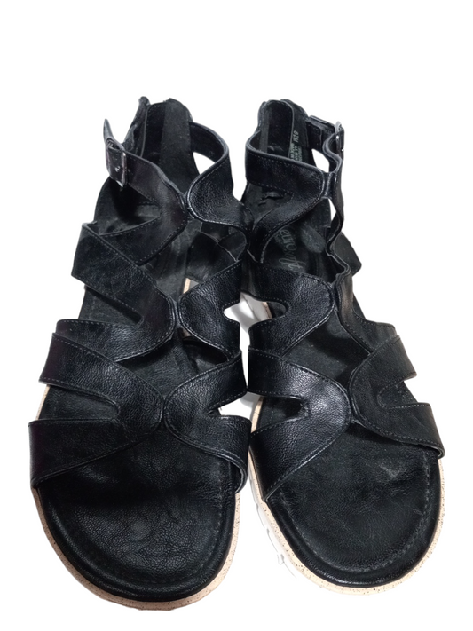 Black Sandals Flats Sofft, Size 8.5