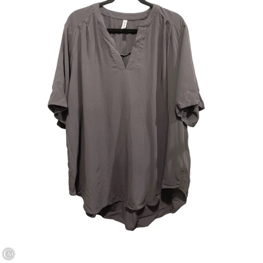 Blouse Short Sleeve By Zenana In Grey, Size: 1x