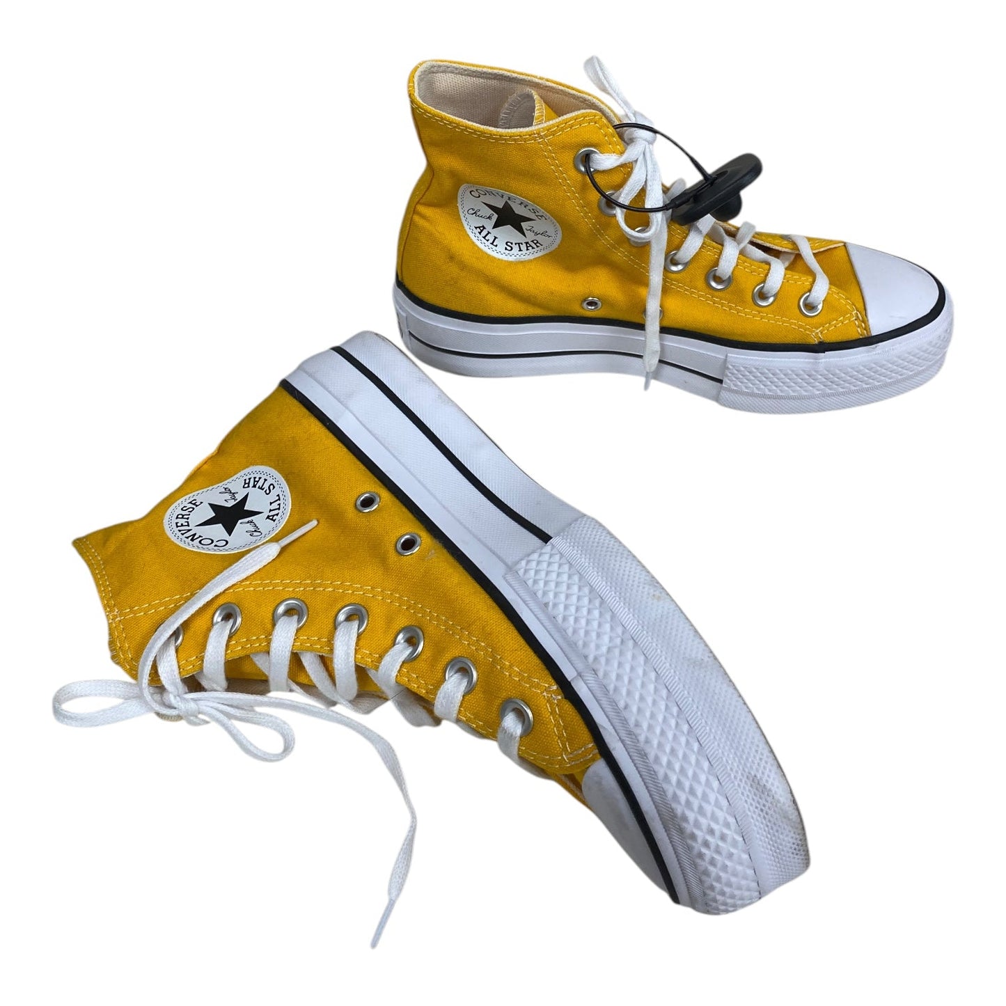 Shoes Sneakers By Converse In White & Yellow, Size: 6.5