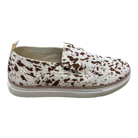 Shoes Sneakers By Crown Vintage In Brown & Cream, Size: 9.5