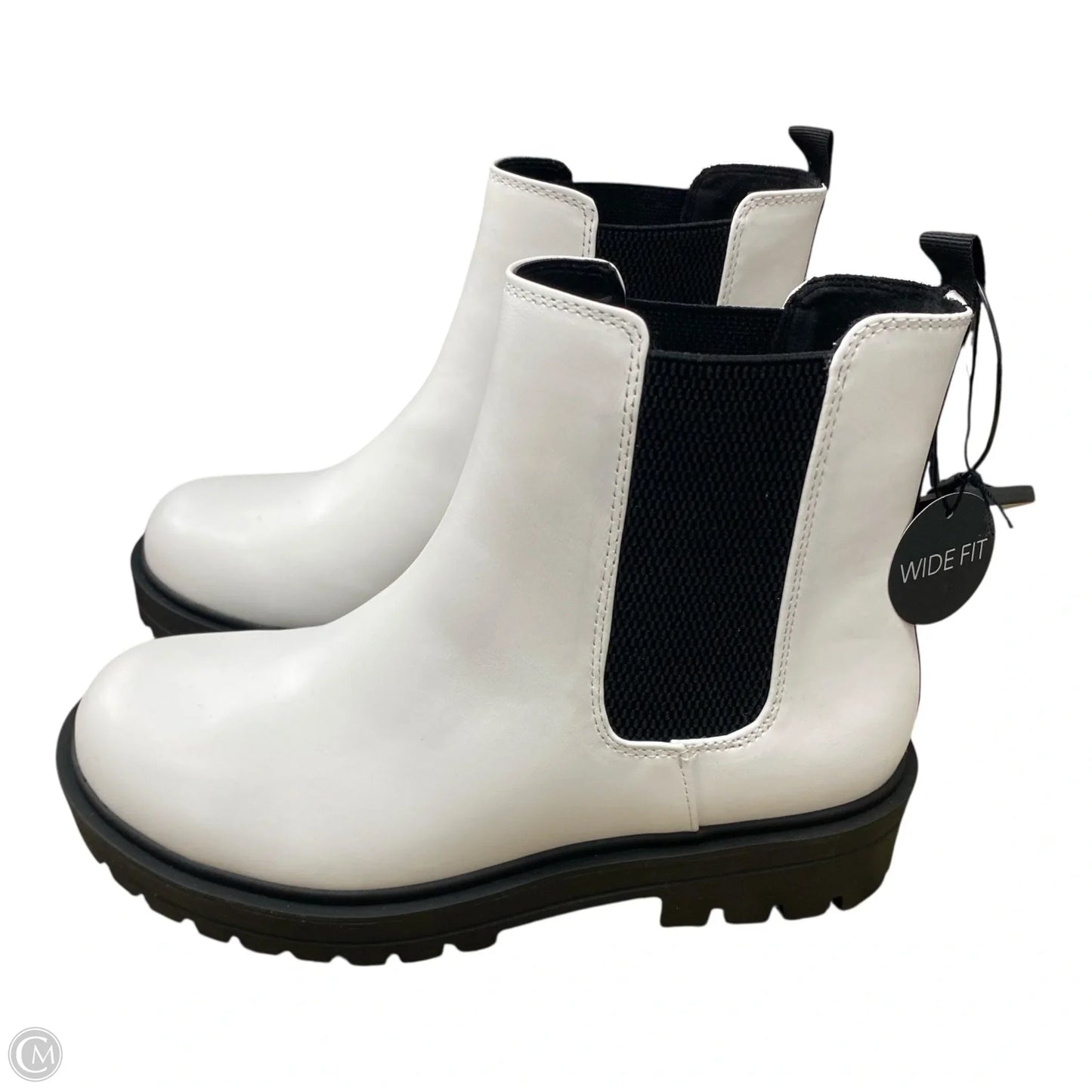 Boots Ankle Flats By Soda In White, Size: 9